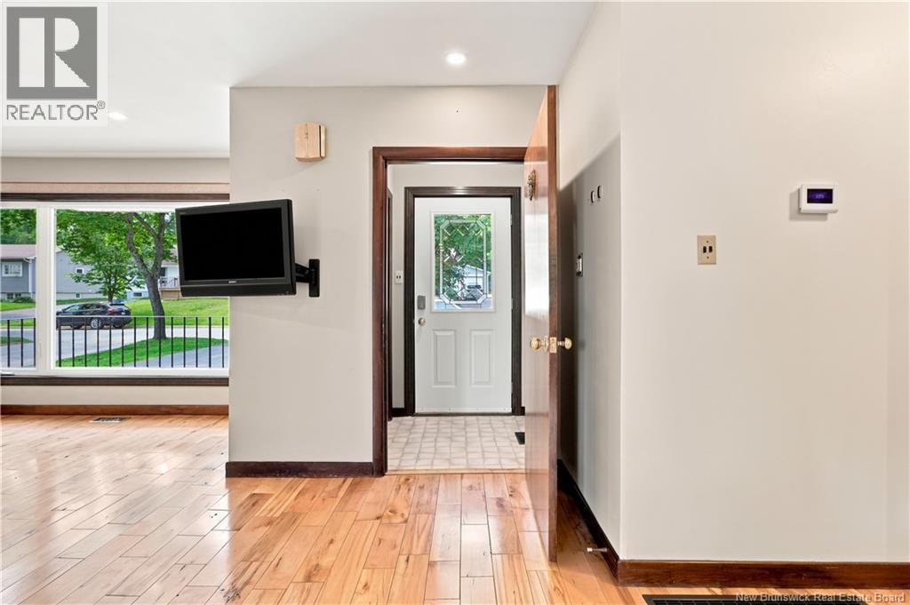 447 Pederson Crescent - Image 4