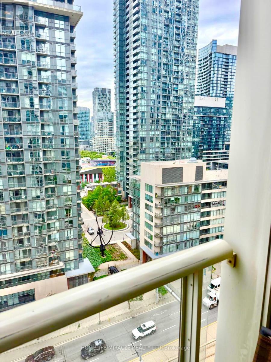 #1601 35 MARINER TERRACE - 23