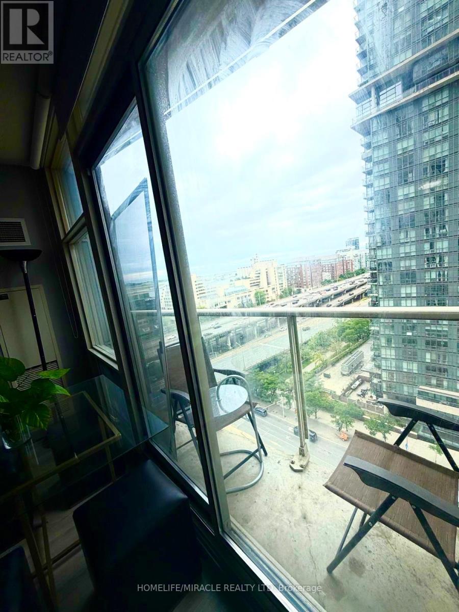 #1601 35 MARINER TERRACE - 15