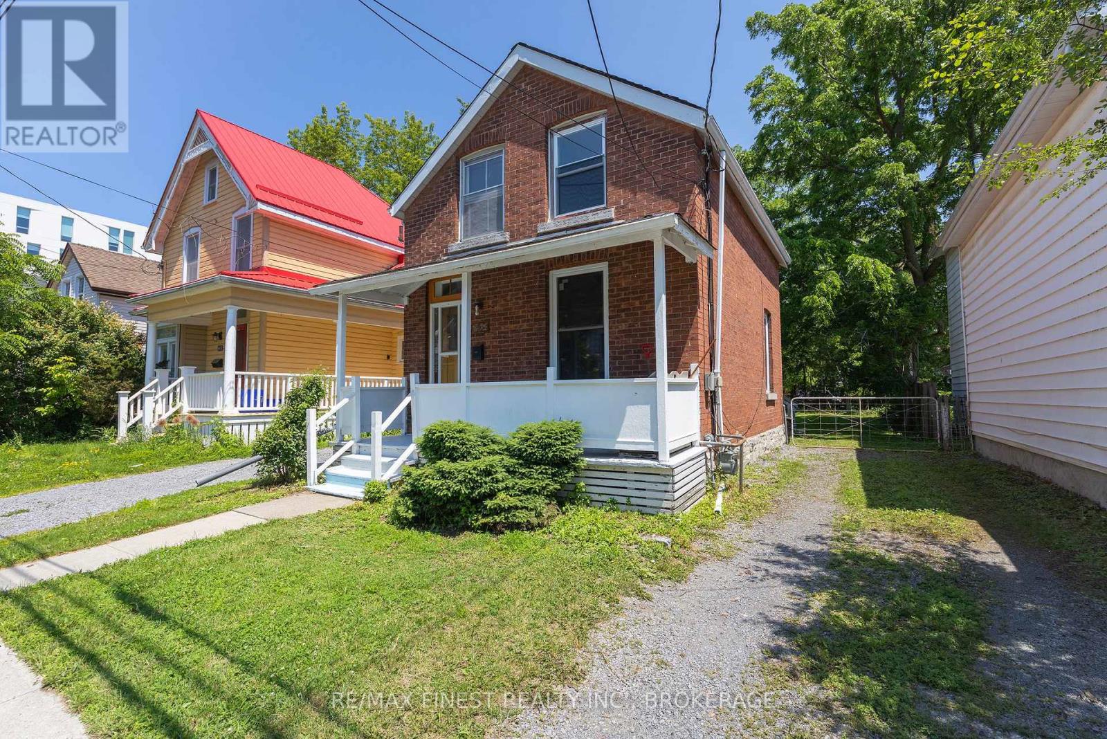 445 ALBERT STREET - 3