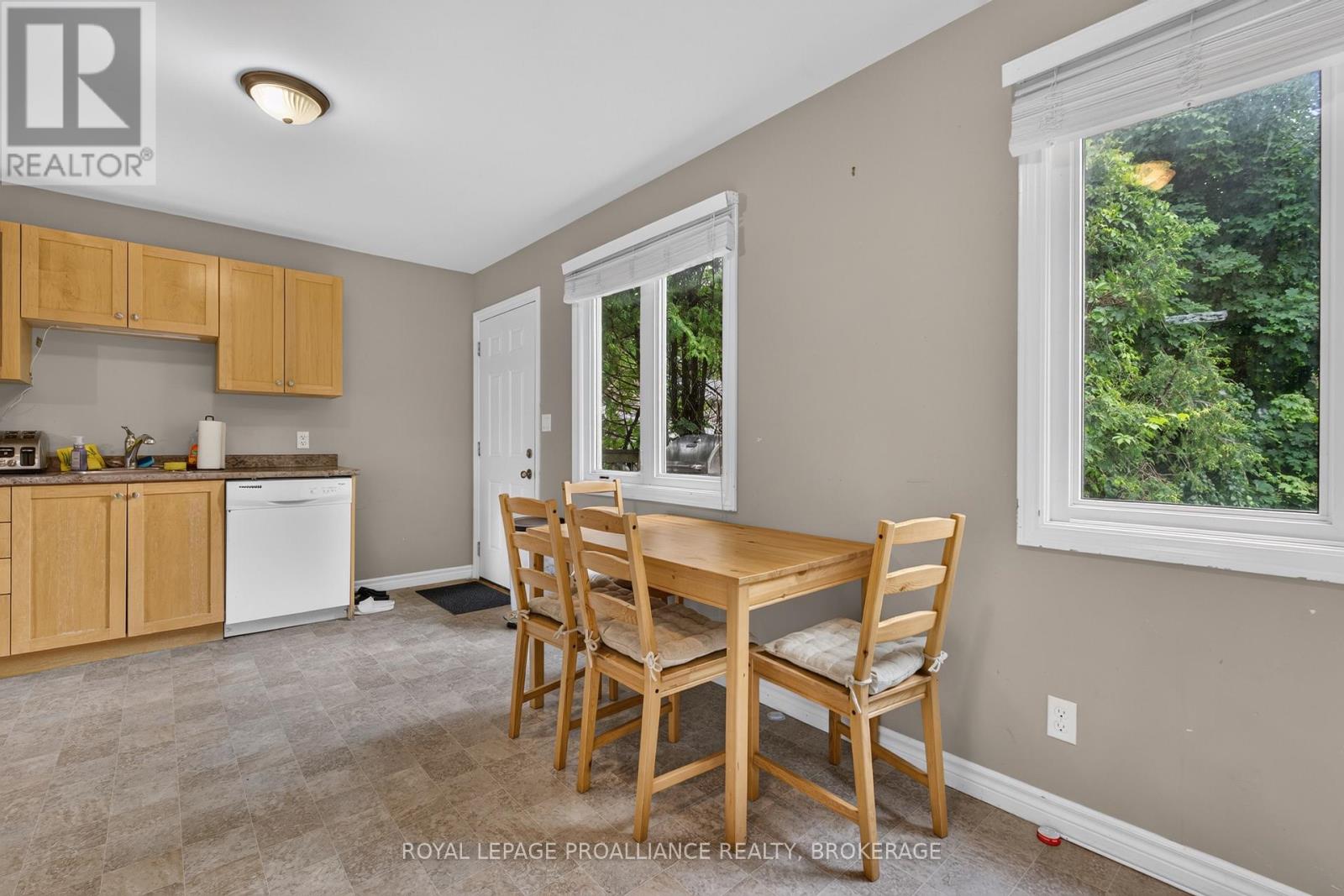 251 YONGE STREET - 10