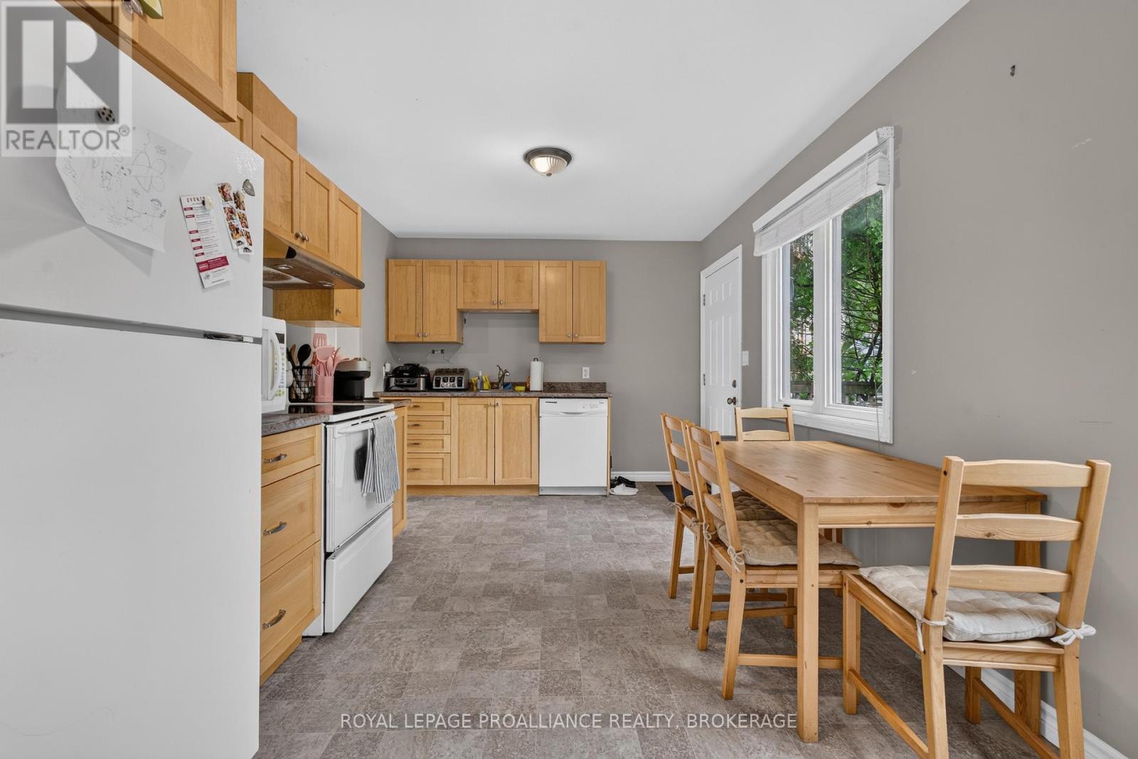 251 YONGE STREET - 11