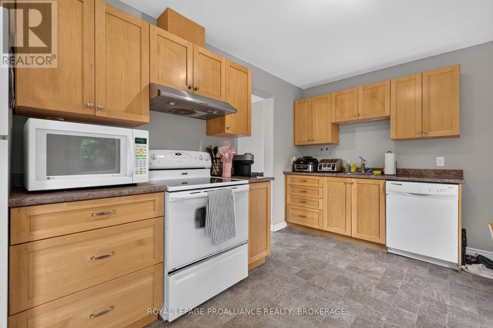 251 YONGE STREET - 12