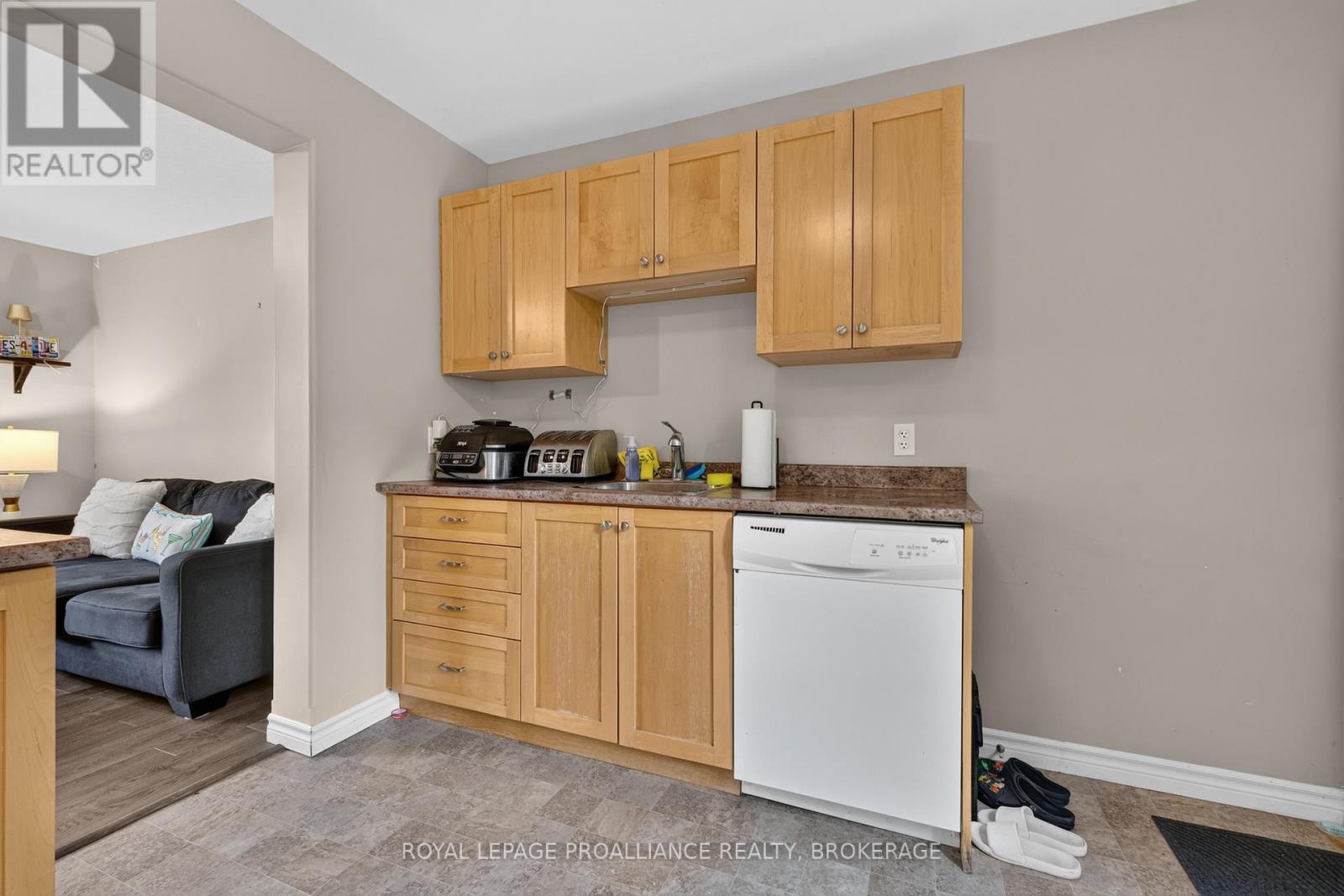 251 YONGE STREET - 13