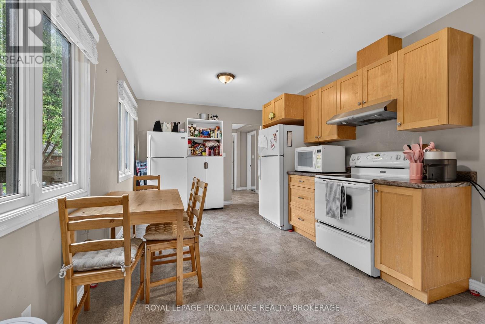 251 YONGE STREET - 14