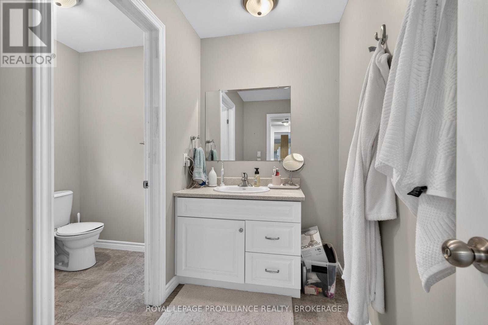 251 YONGE STREET - 16