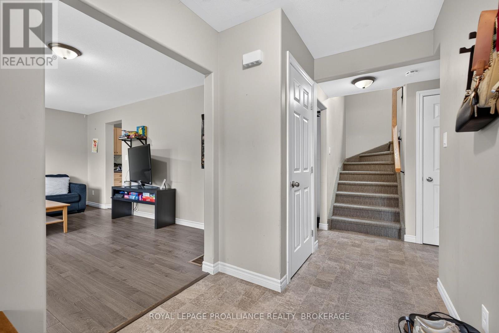 251 YONGE STREET - 6