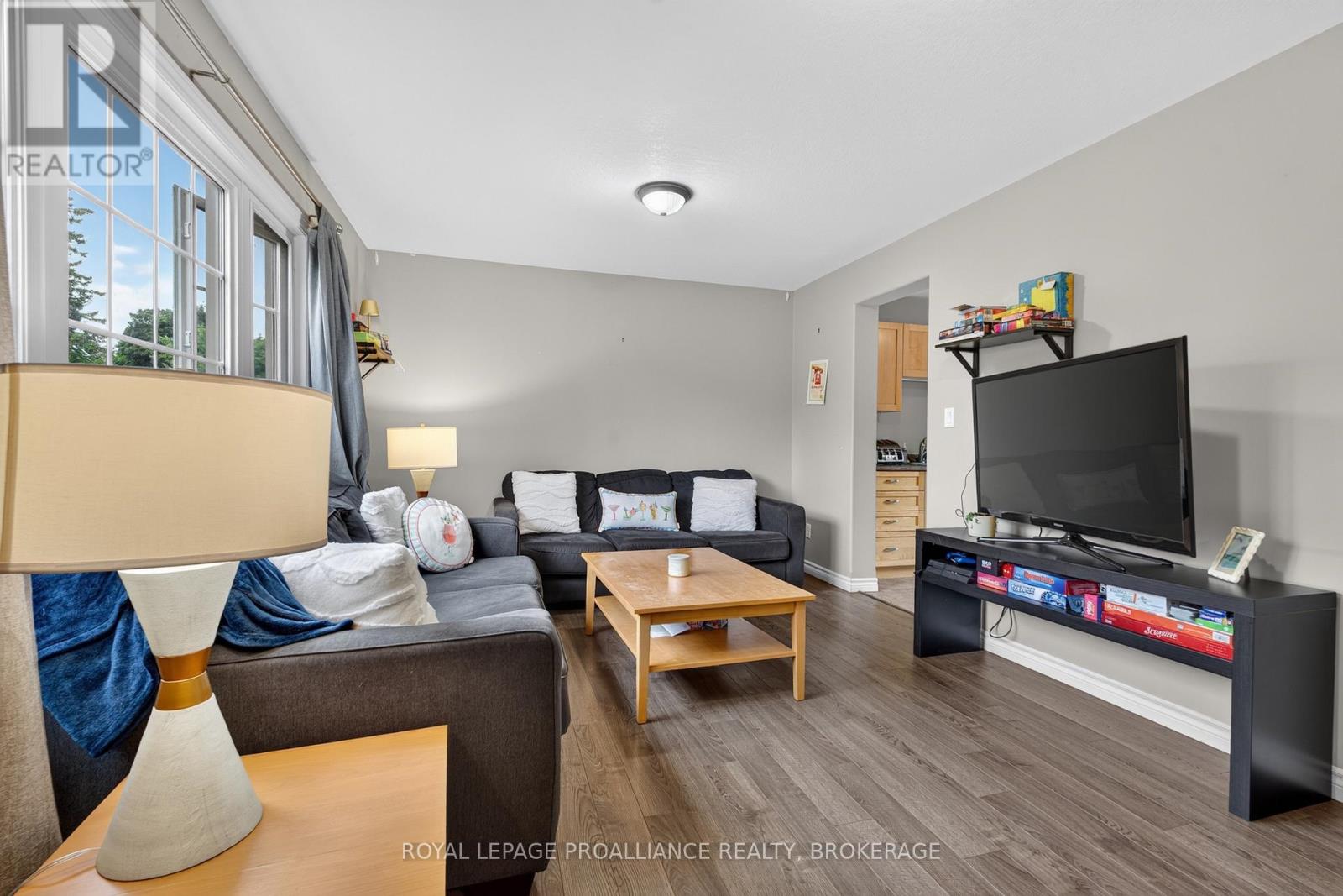 251 YONGE STREET - 7