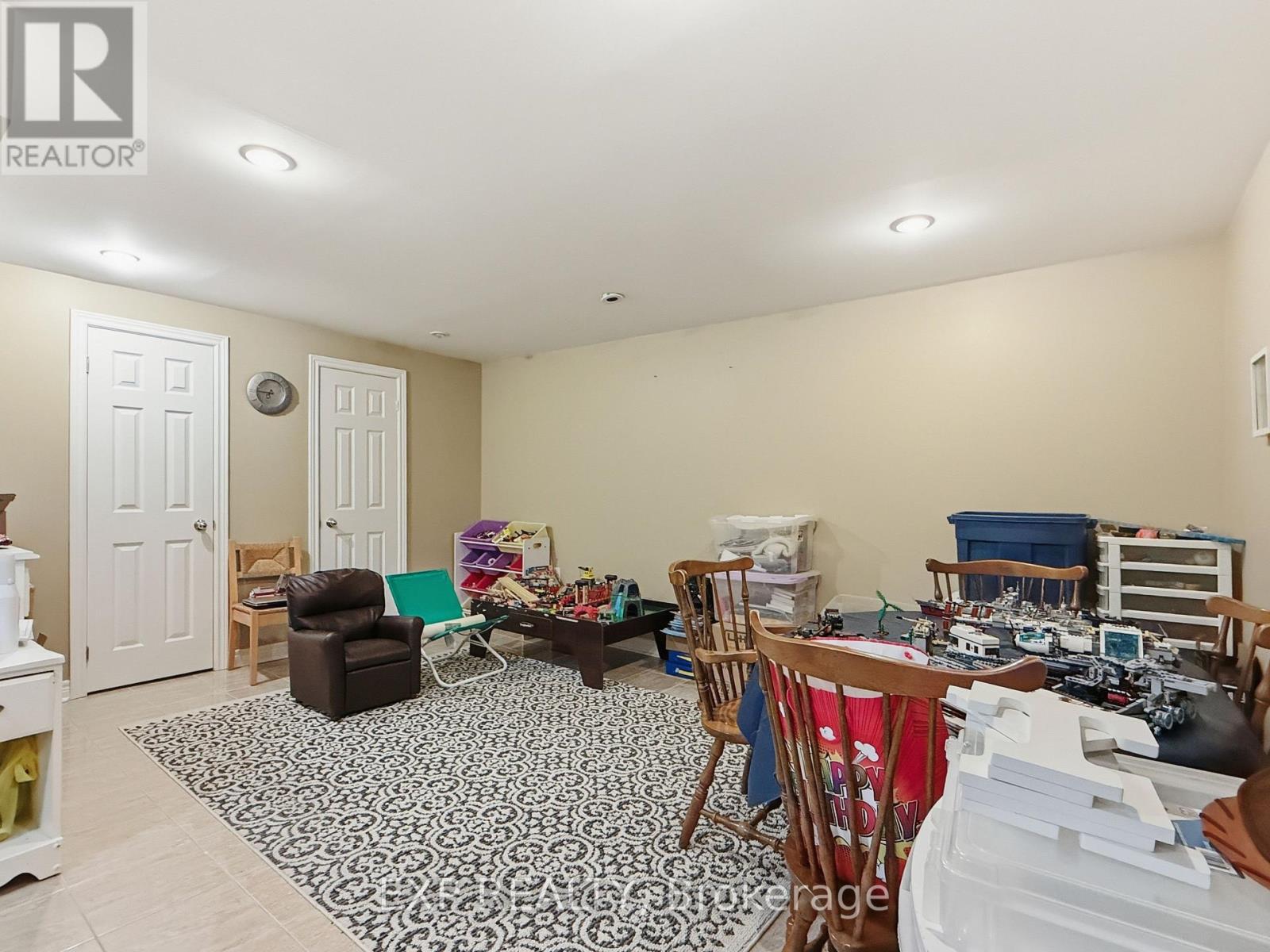 #7 638 WHARNCLIFFE ROAD S - 23