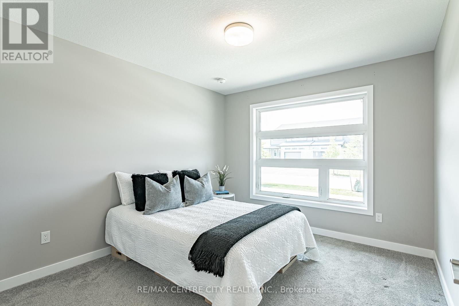 27 SILVERLEAF PATH - 16