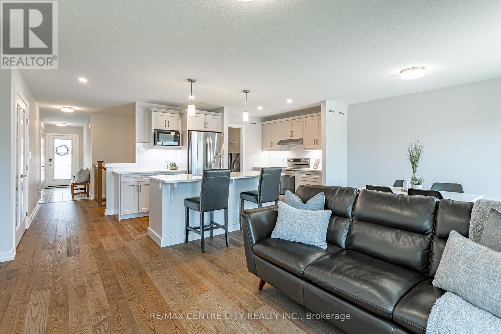27 SILVERLEAF PATH - Image 24