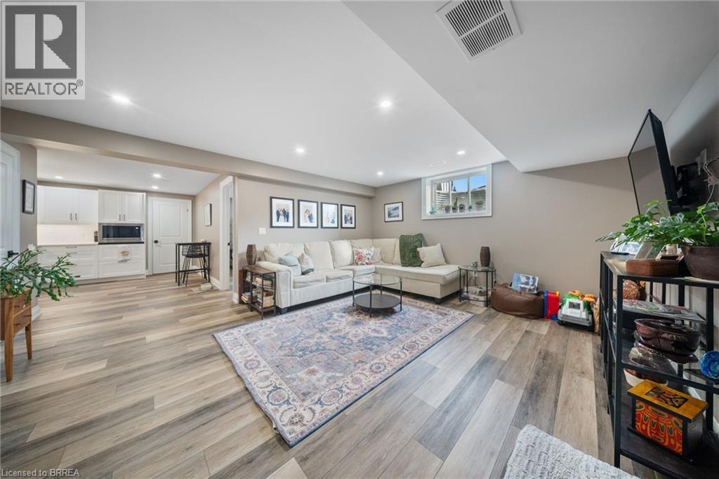 192 GIBBONS Street - 21