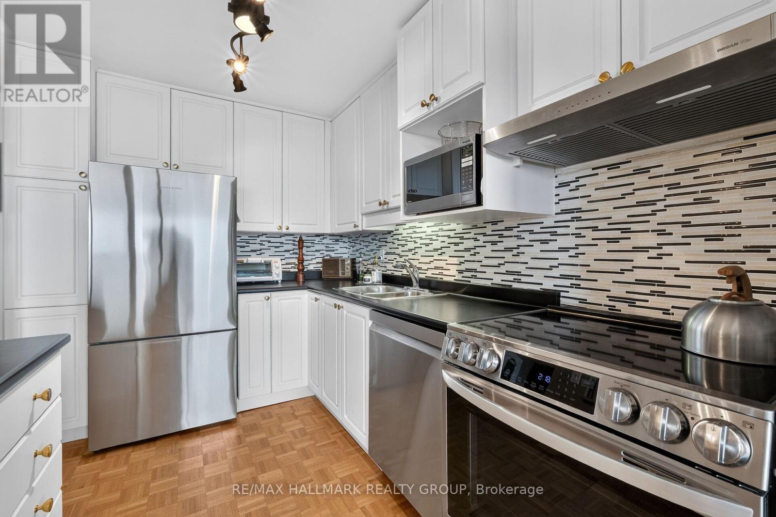 #1608 265 POULIN AVENUE - 18