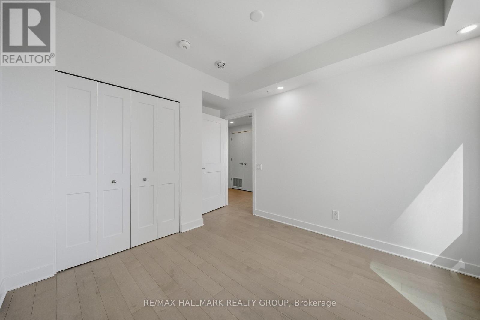 #507 180 GEORGE STREET - 17