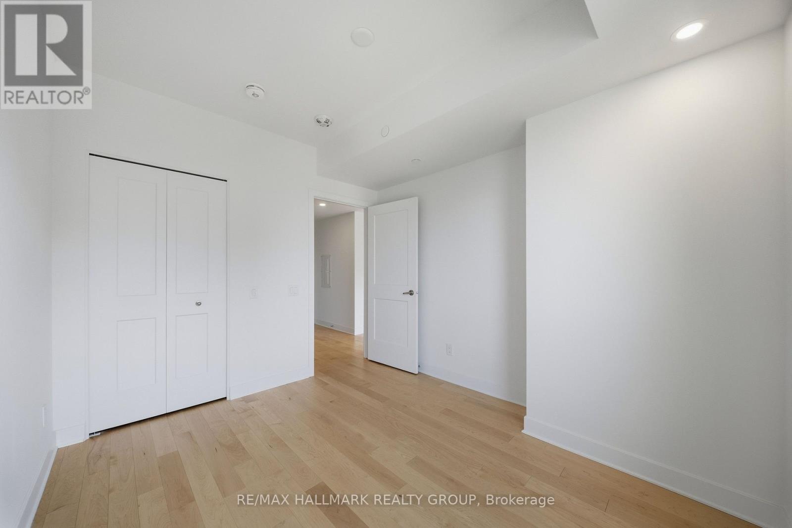 House for Rent in Ottawa – 2001 – 180 GEORGE STREET, Ottawa – By Peter Sagos - Image 6