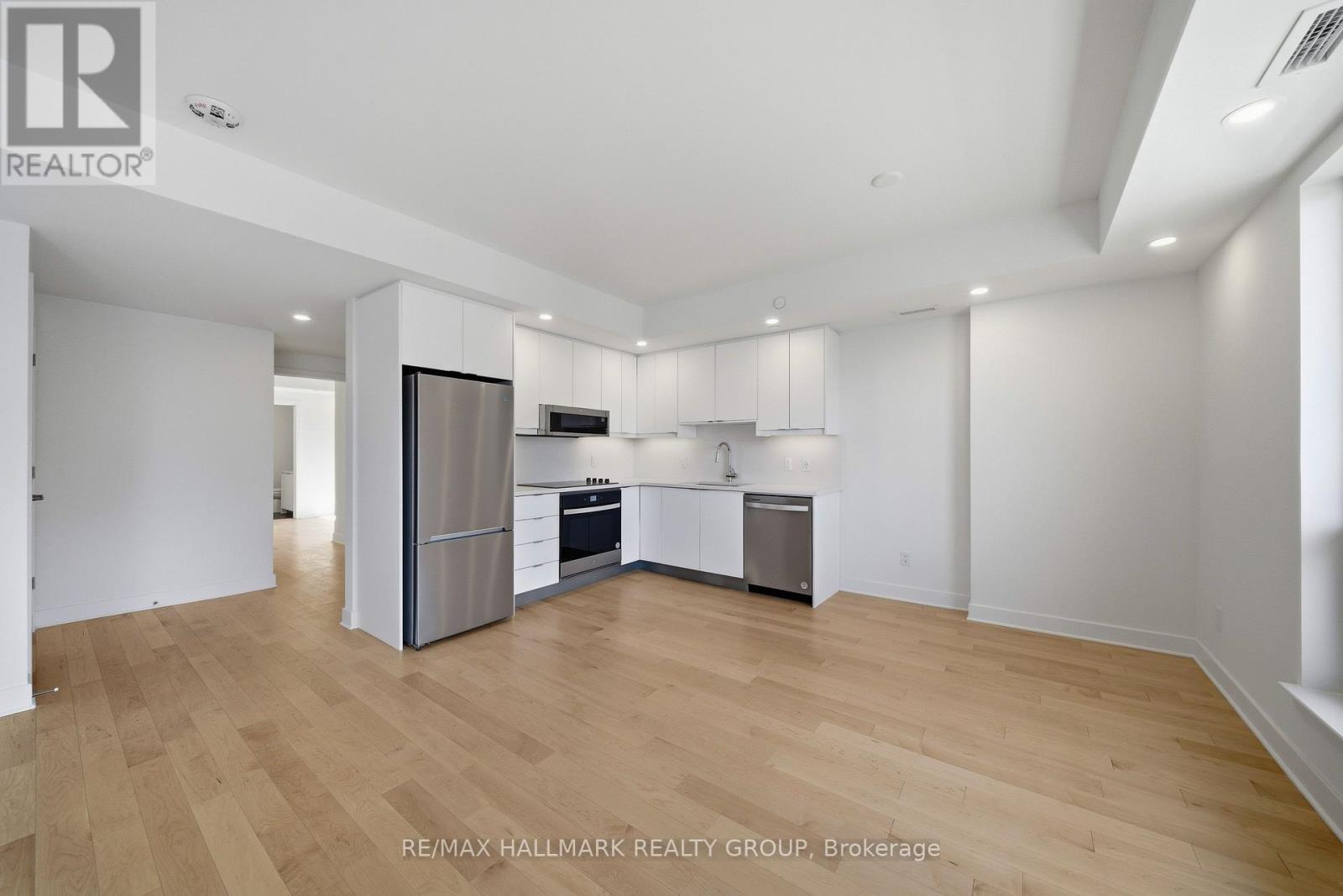 House for Rent in Ottawa – 2001 – 180 GEORGE STREET, Ottawa – By Peter Sagos - Image 7