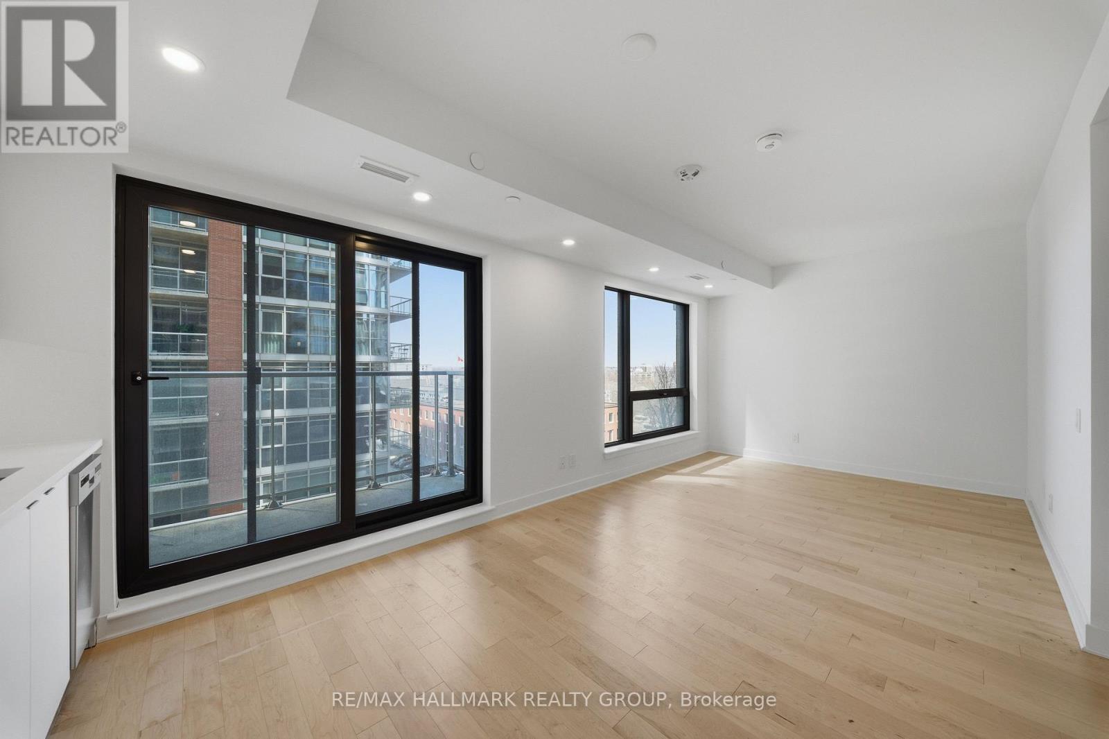 #606 180 GEORGE STREET - 3