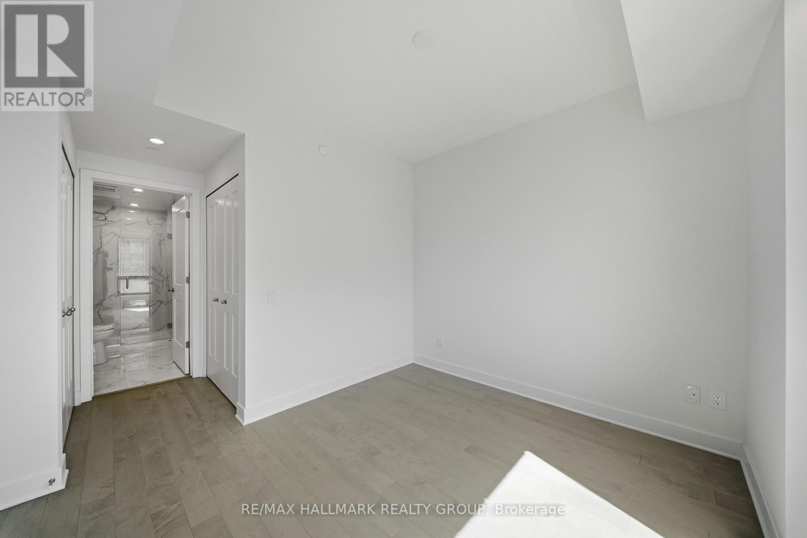 House for Rent in Ottawa – 2008 – 180 GEORGE STREET, Ottawa – By Peter Sagos - Image 10