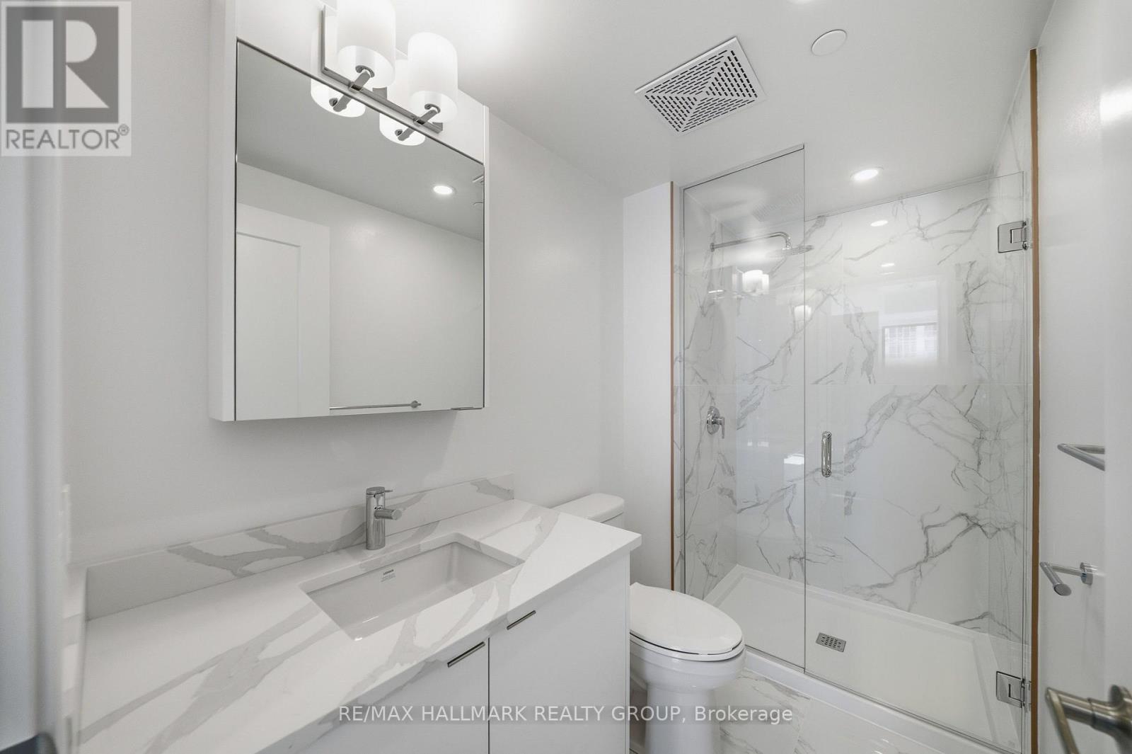 House for Rent in Ottawa – 2008 – 180 GEORGE STREET, Ottawa – By Peter Sagos - Image 11
