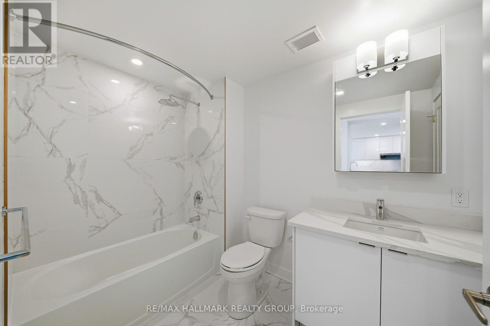 House for Rent in Ottawa – 2008 – 180 GEORGE STREET, Ottawa – By Peter Sagos - Image 13