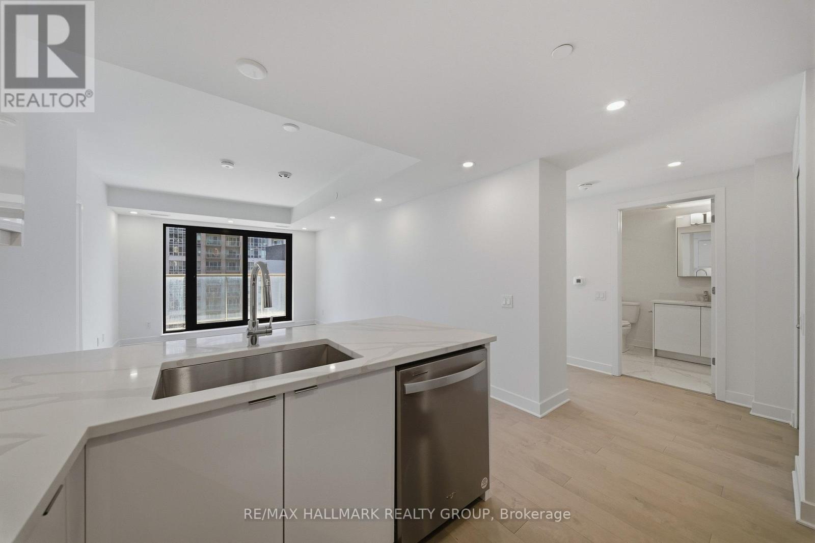 House for Rent in Ottawa – 2008 – 180 GEORGE STREET, Ottawa – By Peter Sagos - Image 6