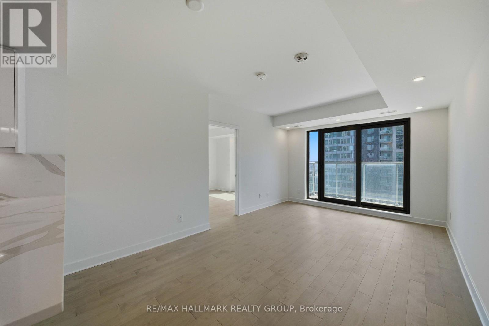 House for Rent in Ottawa – 2008 – 180 GEORGE STREET, Ottawa – By Peter Sagos - Image 7