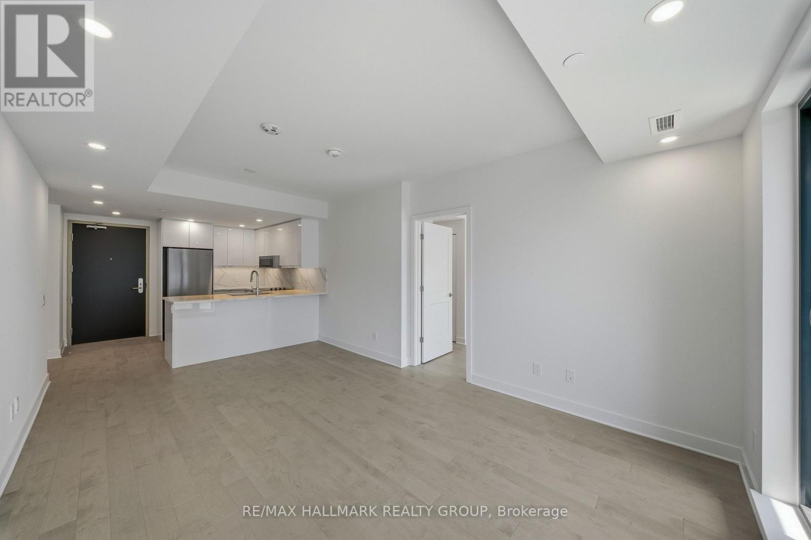 House for Rent in Ottawa – 2008 – 180 GEORGE STREET, Ottawa – By Peter Sagos - Image 8