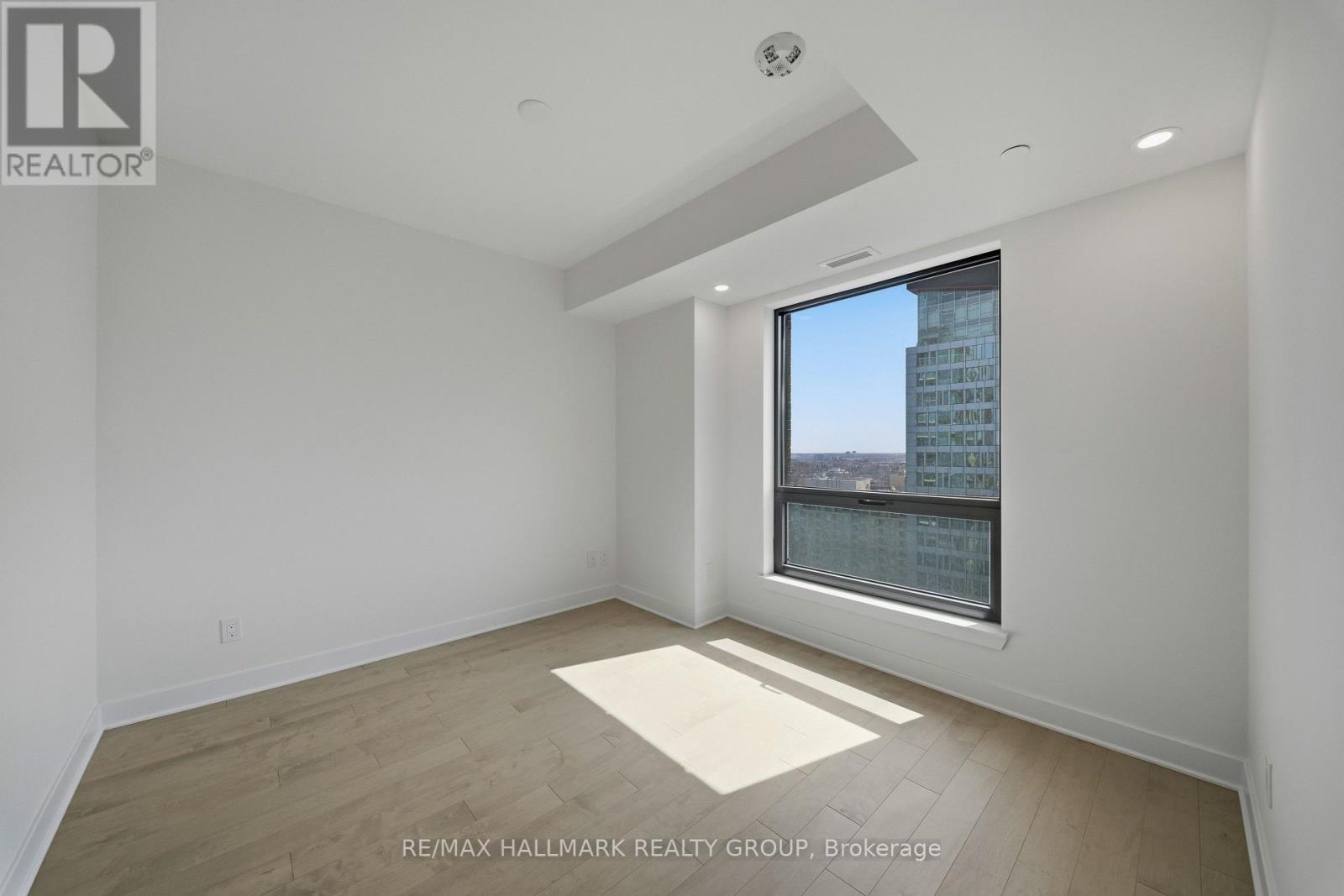 House for Rent in Ottawa – 2008 – 180 GEORGE STREET, Ottawa – By Peter Sagos - Image 9