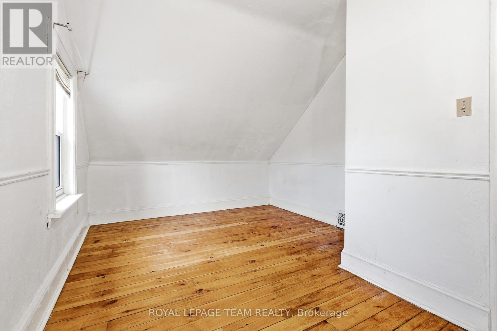 Studio for Rent in Ottawa – 910 PINECREST ROAD, Ottawa – By Peter Sagos - Image 32