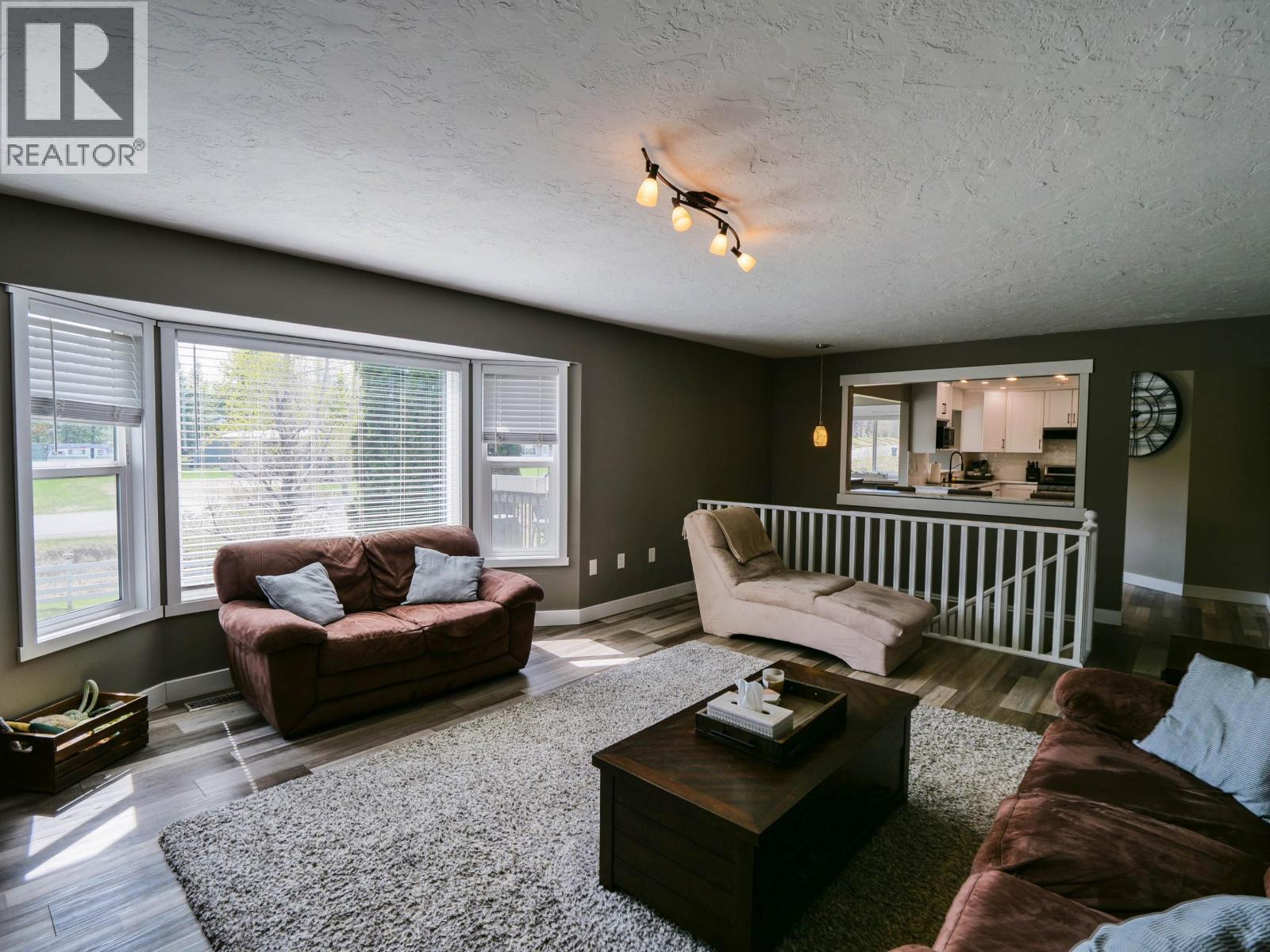 1986 BALSAM AVENUE - 13