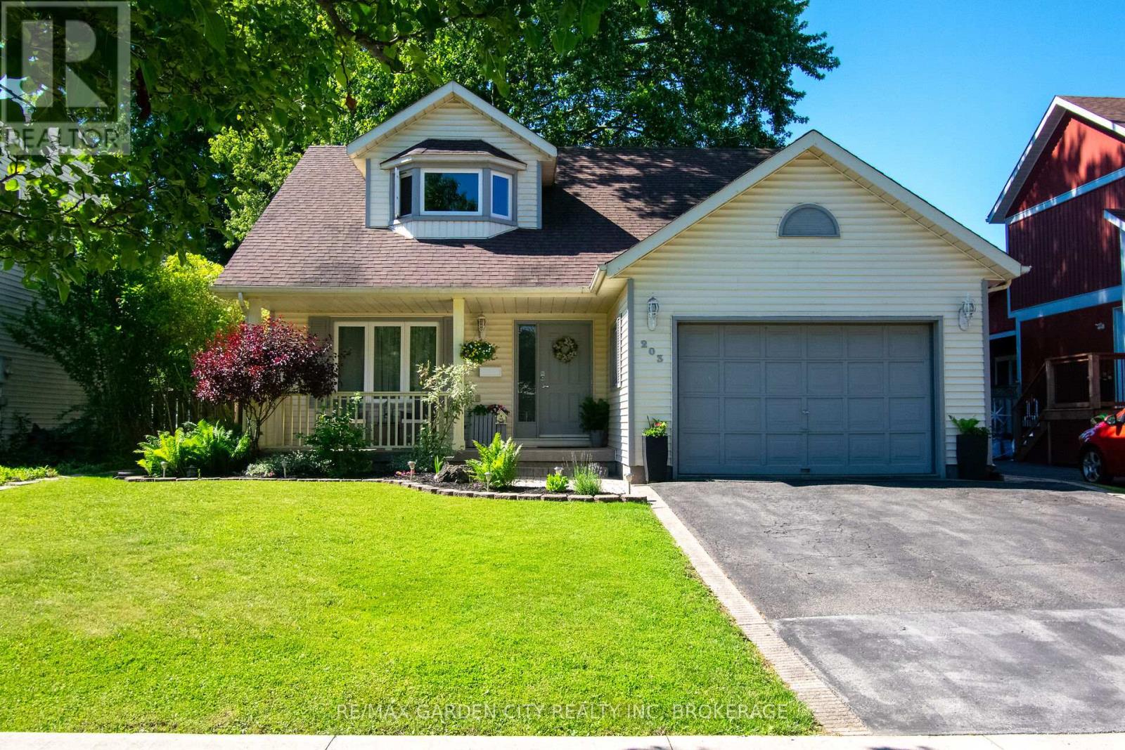 203 LEASIDE DRIVE - 1