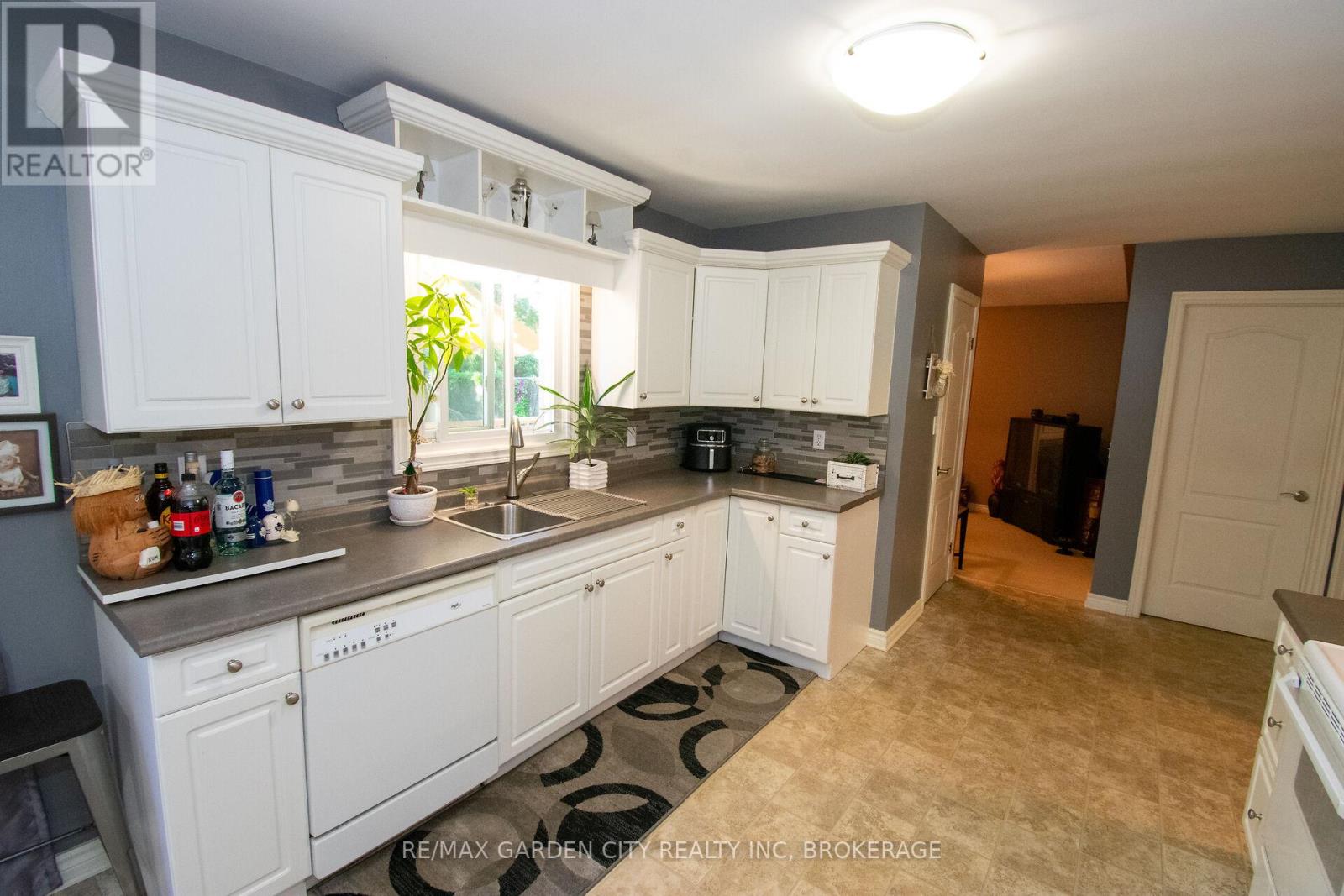 203 LEASIDE DRIVE - 13