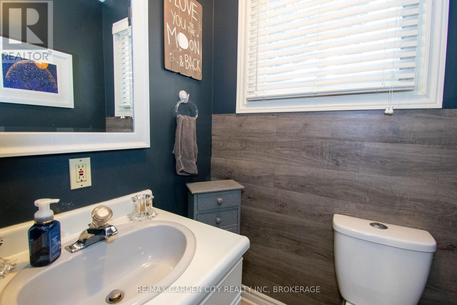 203 LEASIDE DRIVE - 22