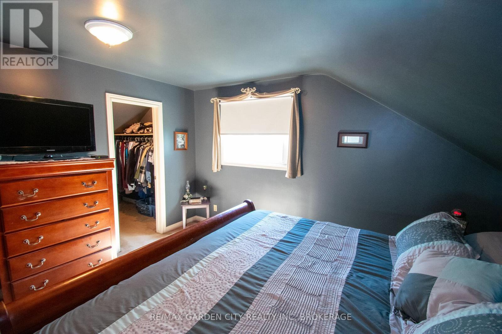 203 LEASIDE DRIVE - 24