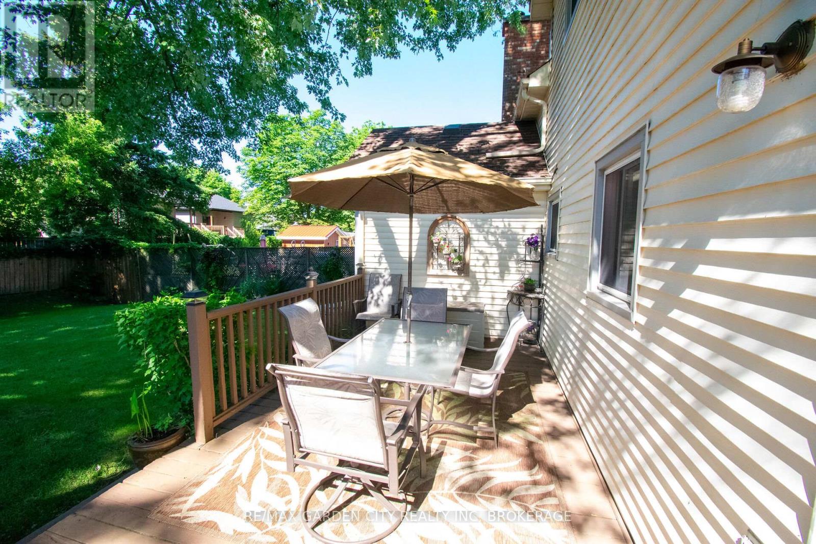 203 LEASIDE DRIVE - 32