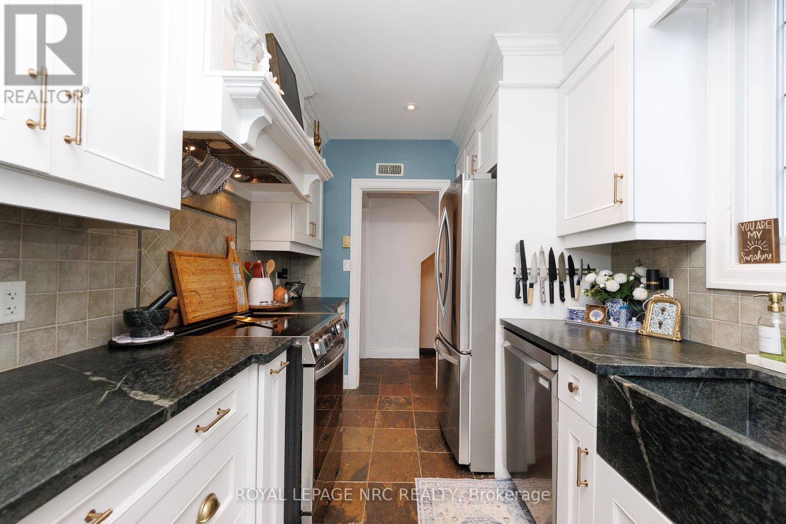 52 YATES STREET - 13