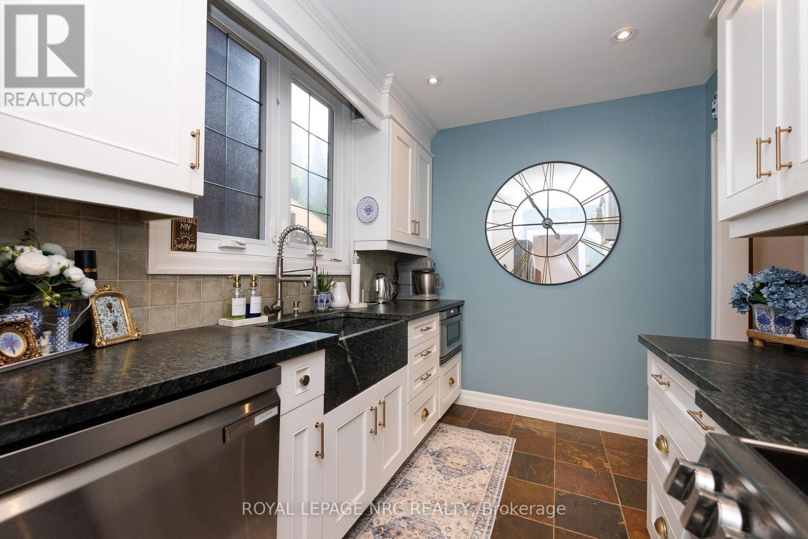 52 YATES STREET - 14