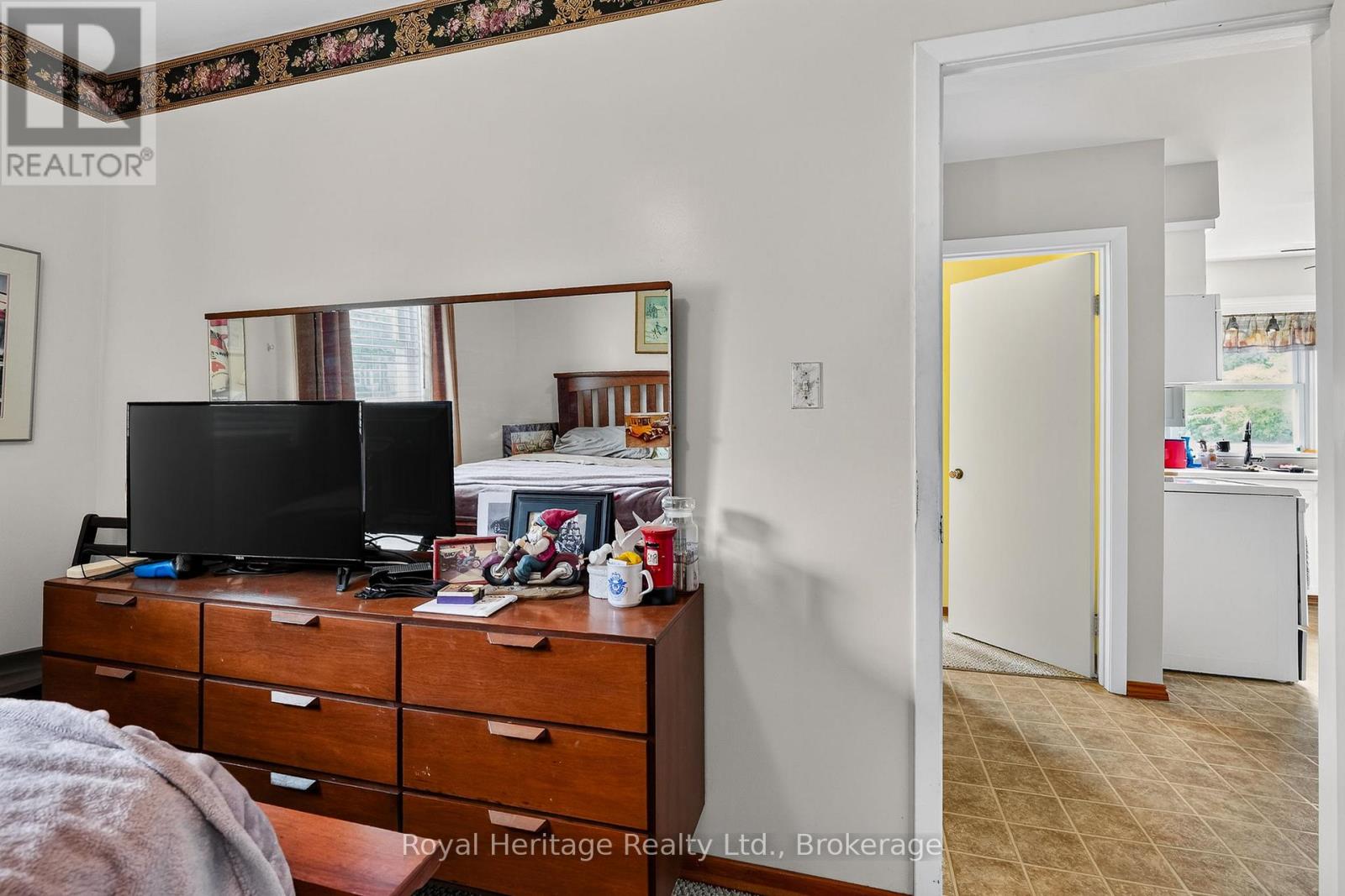8 SIMMONS STREET - 21