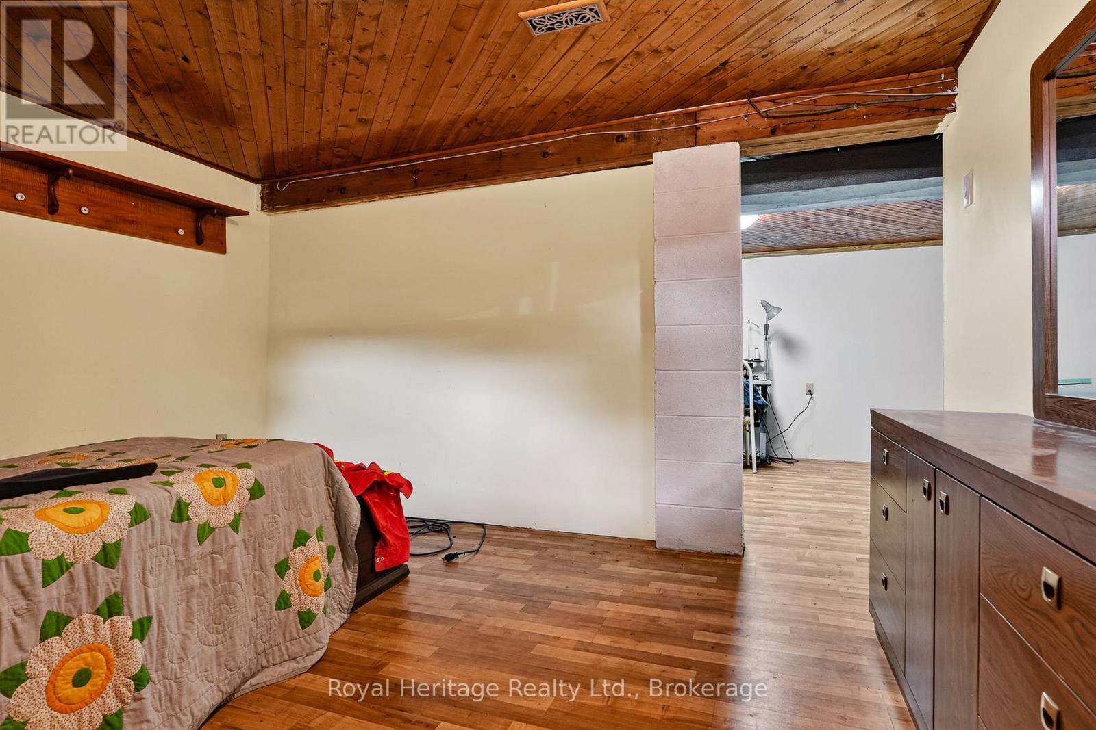 8 SIMMONS STREET - 32