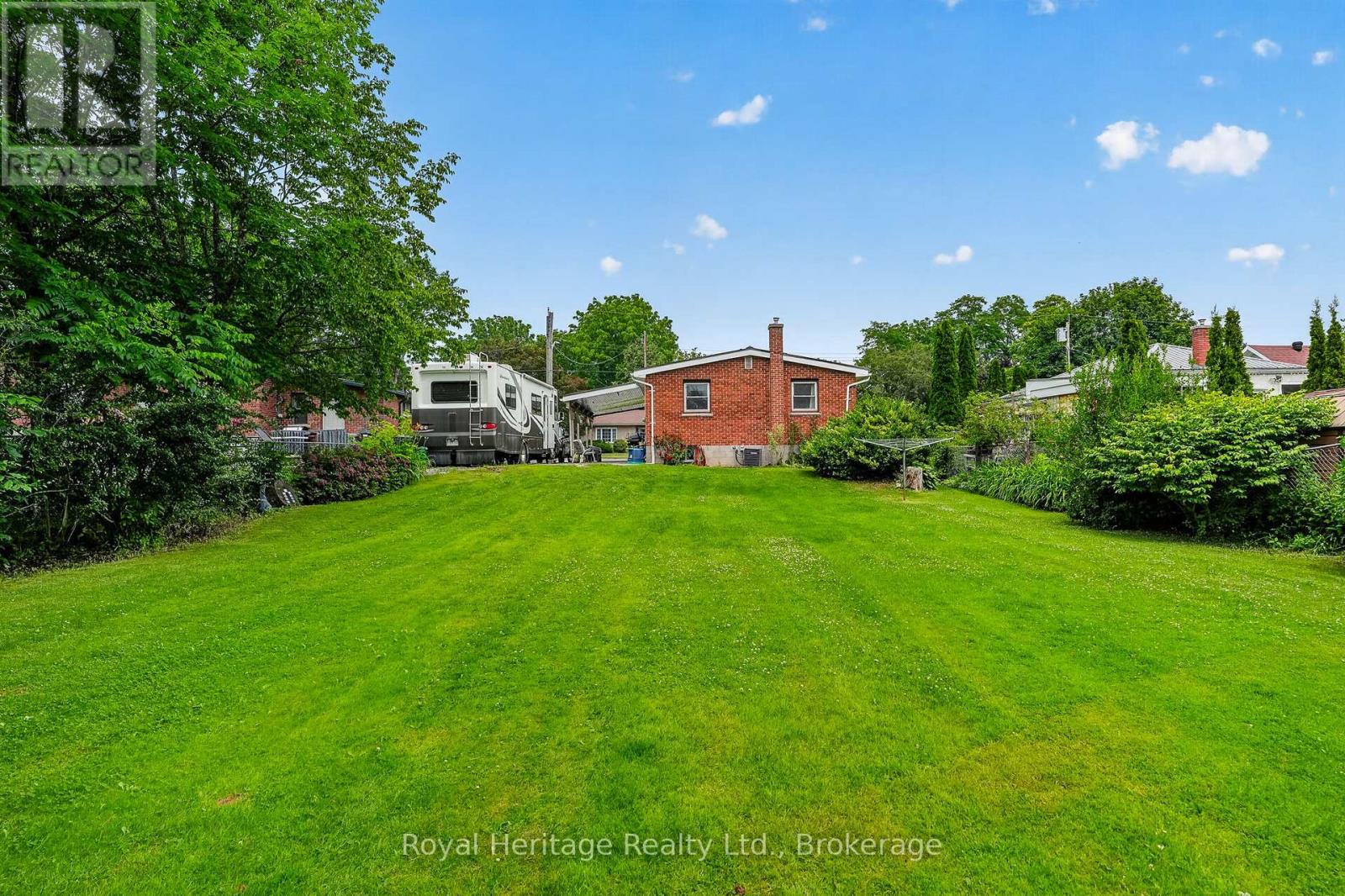 8 SIMMONS STREET - 37
