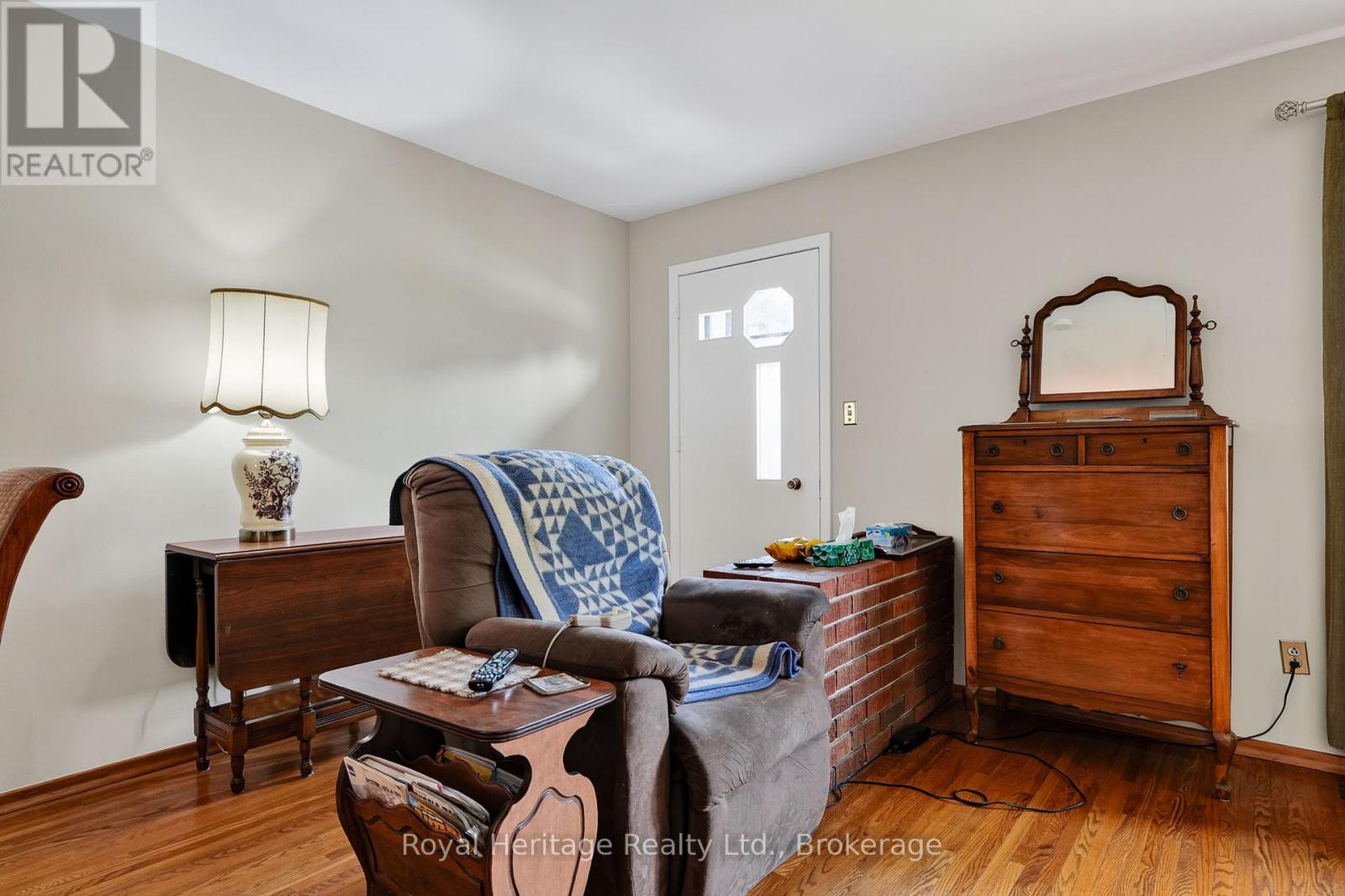 8 SIMMONS STREET - 8