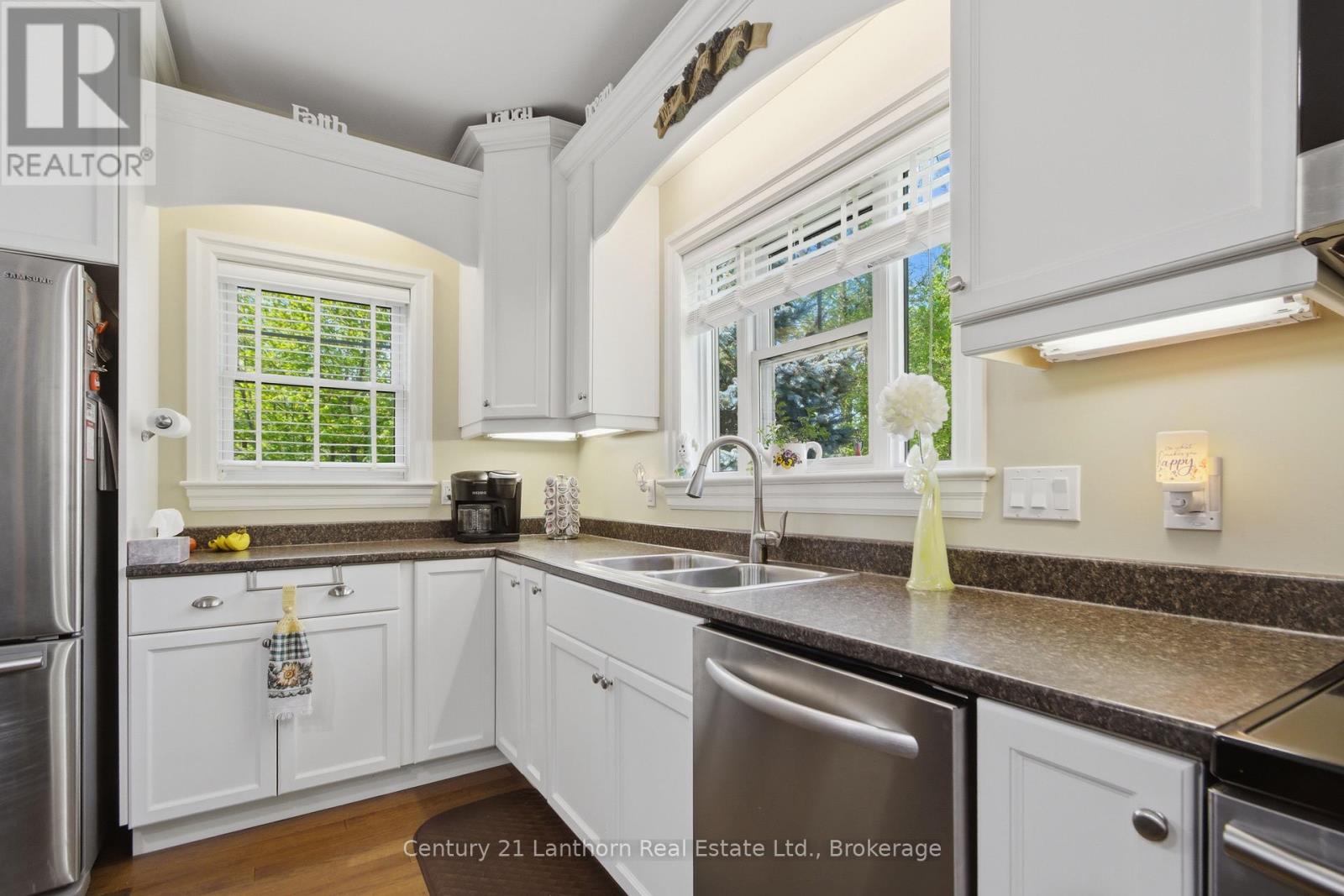 8 GRANDVIEW COURT - Image 12