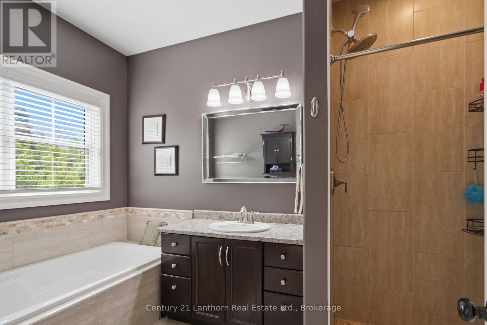 8 GRANDVIEW COURT - Image 20