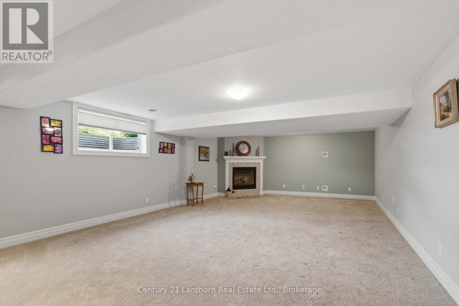 8 GRANDVIEW COURT - Image 25
