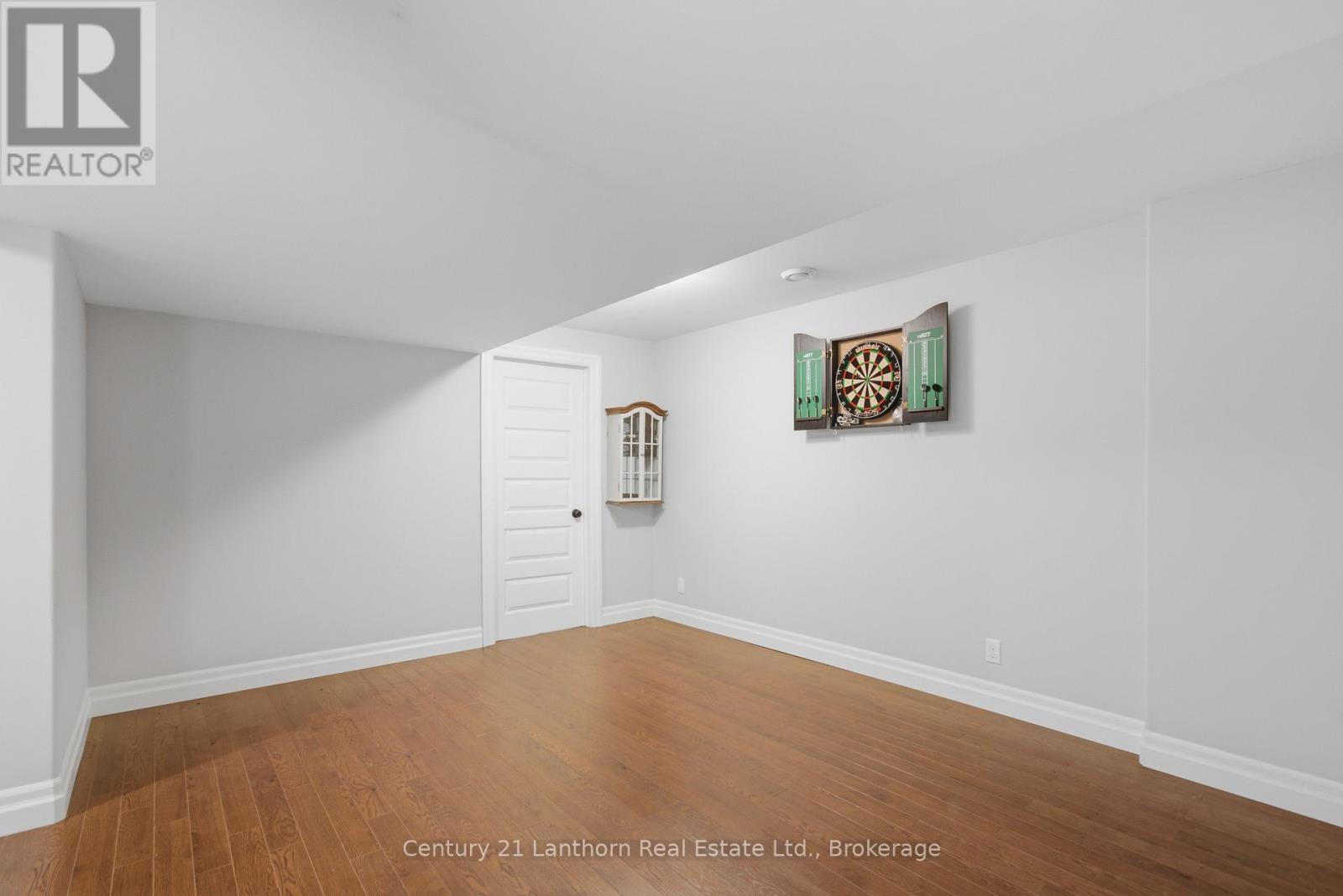 8 GRANDVIEW COURT - Image 29