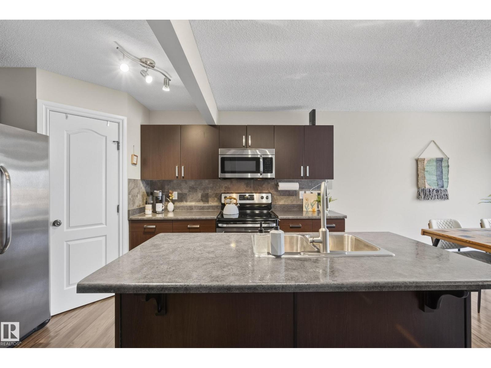11 PETER ST - 13