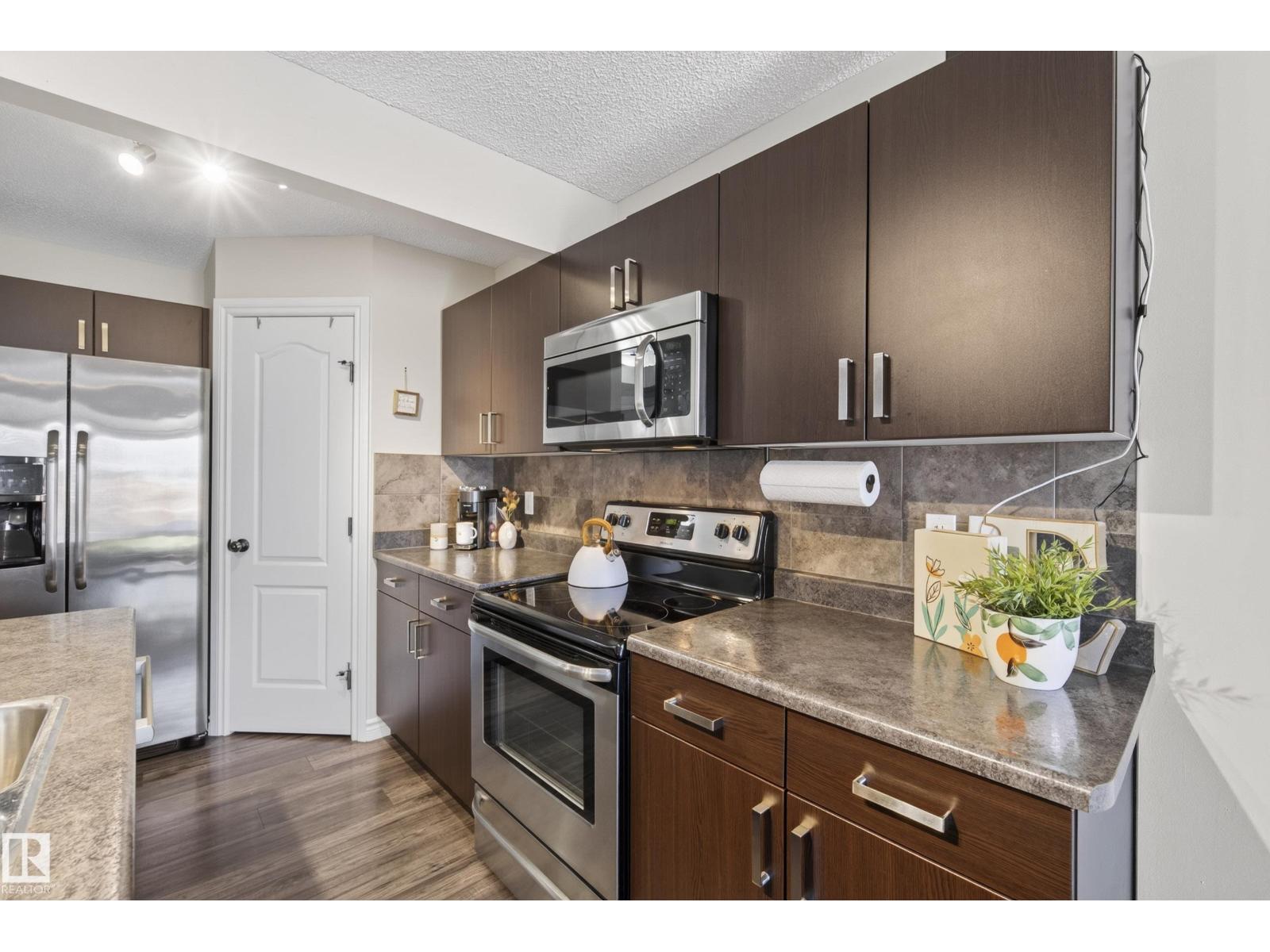 11 PETER ST - 14