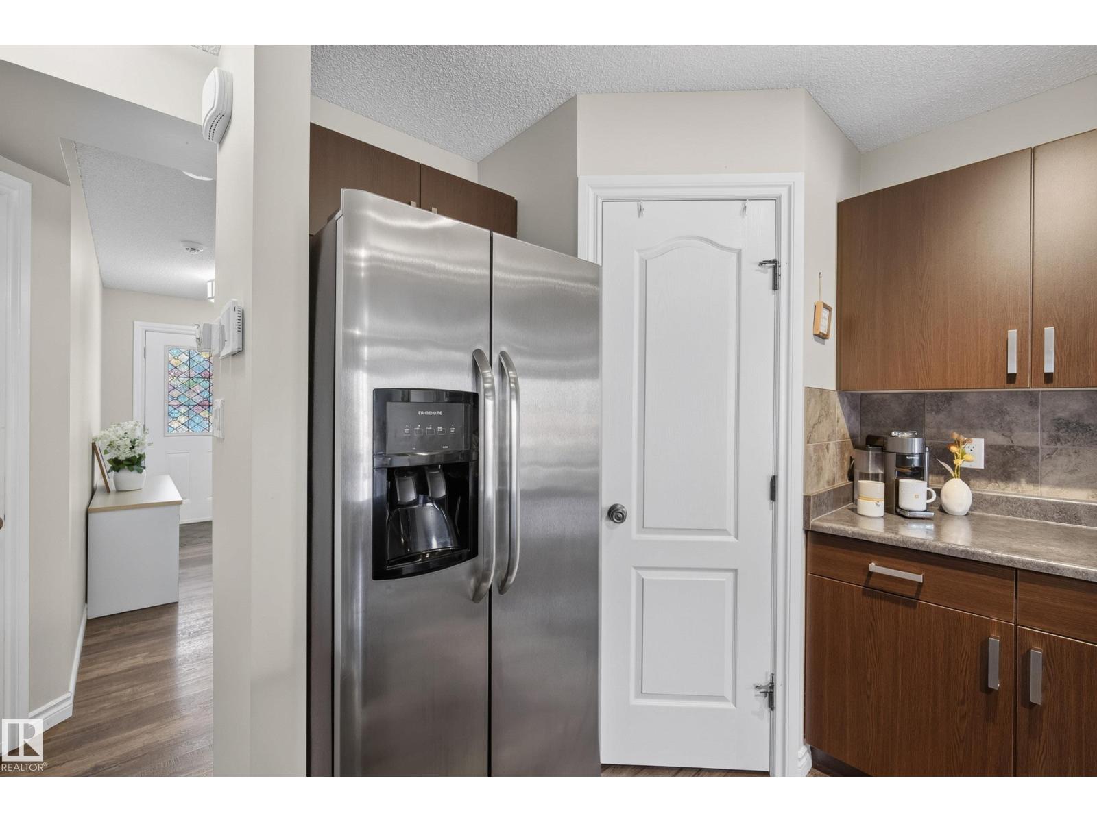 11 PETER ST - 15