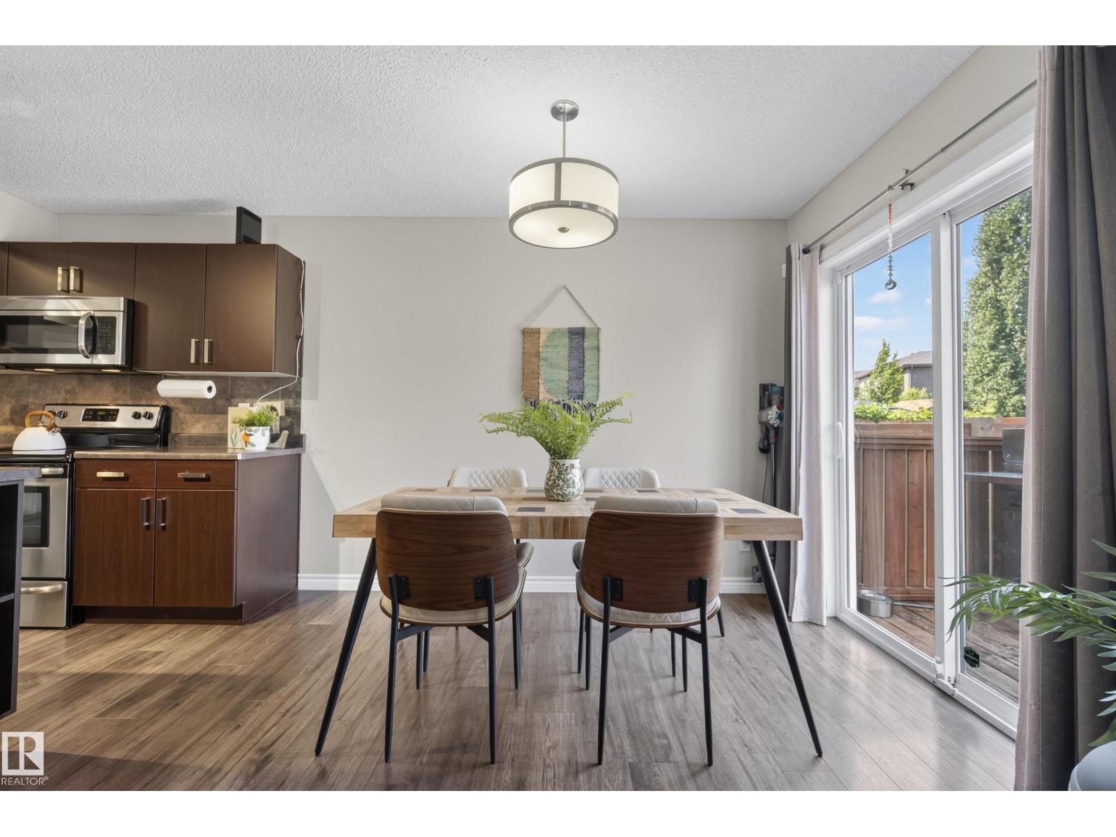 11 PETER ST - 16