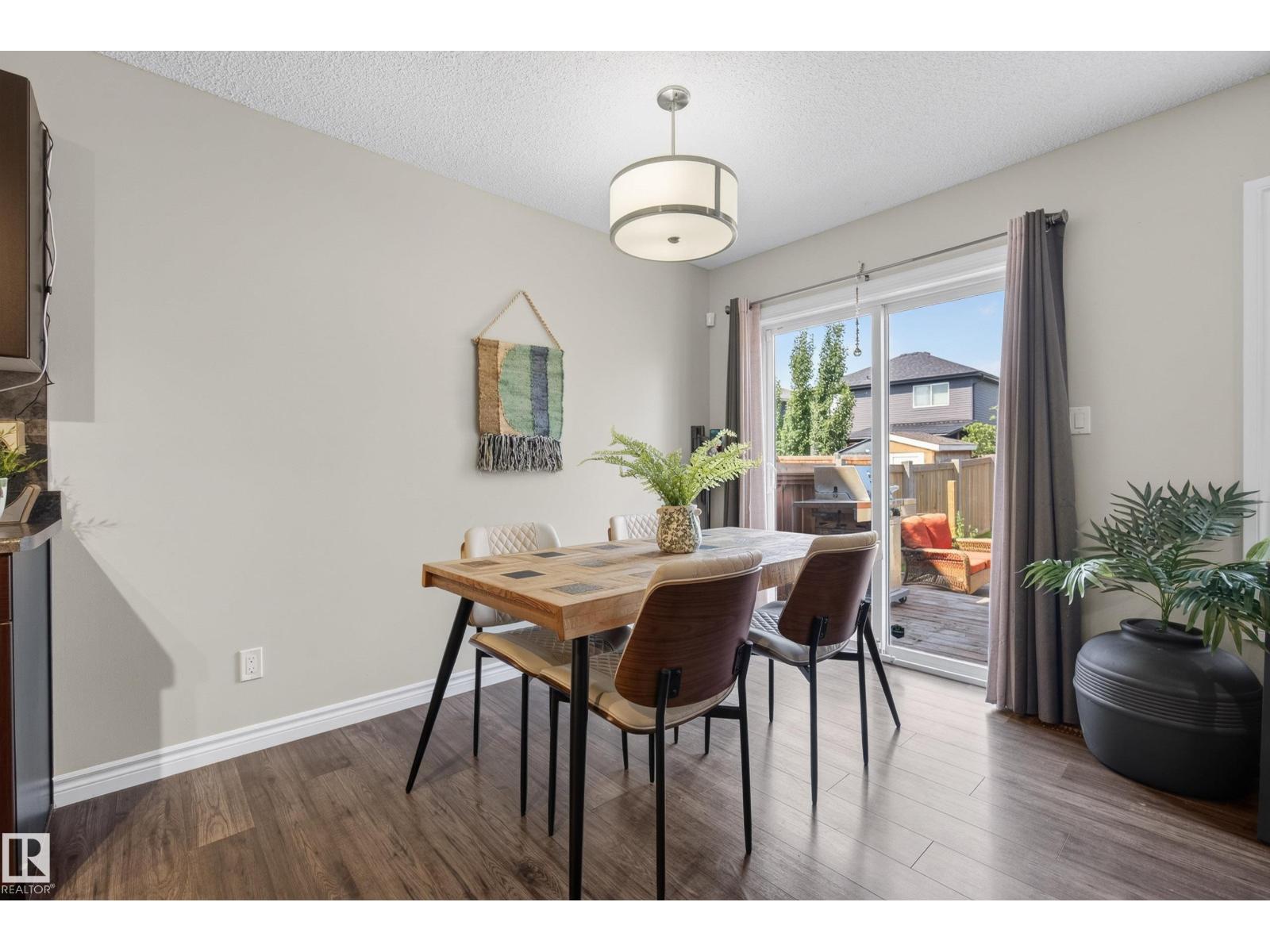 11 PETER ST - 17